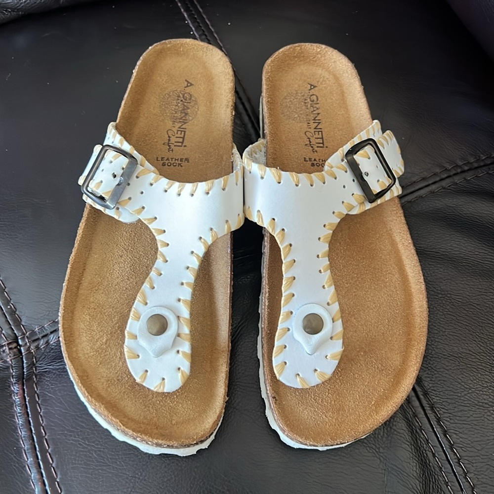 A Giannetti Handmade ITALY 🇮🇹white leather trim sandals size 8